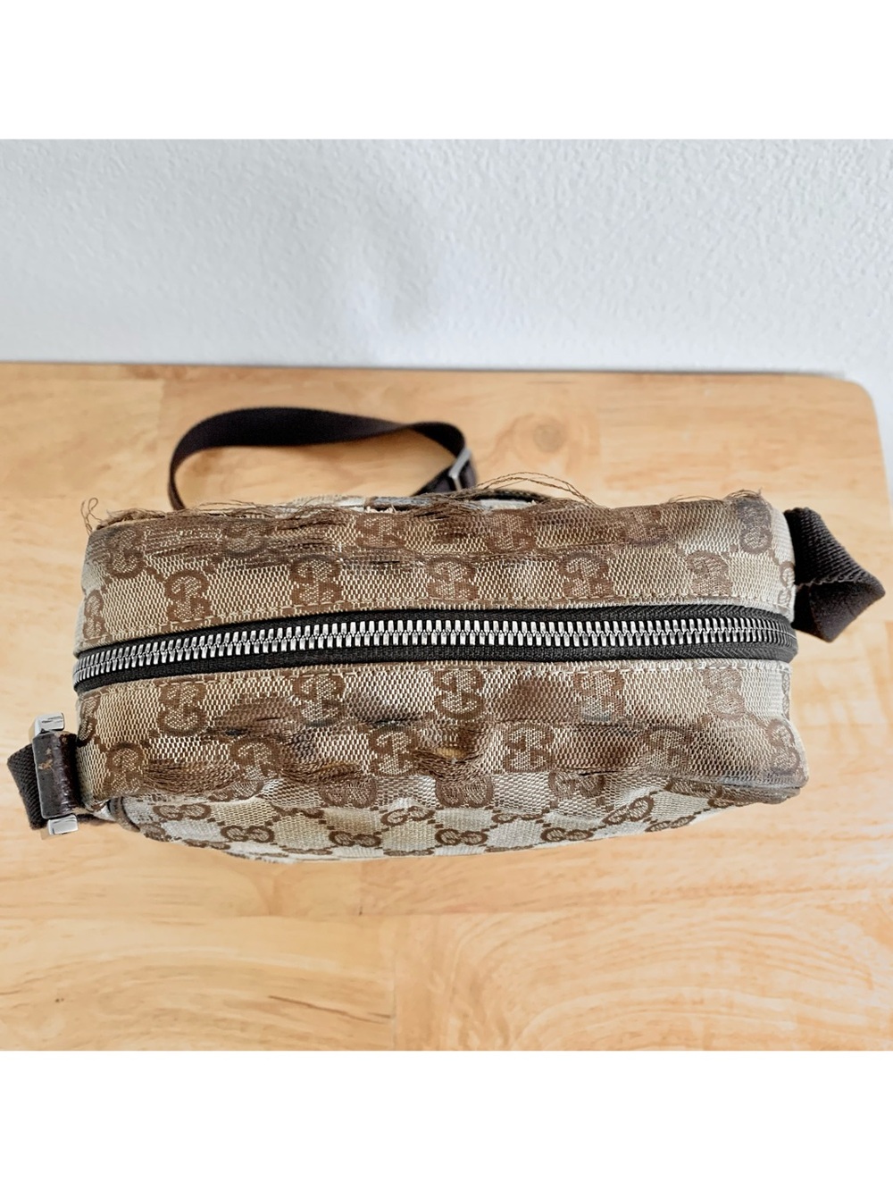 Authentic Vintage Gucci GG Canvas Crossbody Bag Style 122759 - Picture 4 of 12
